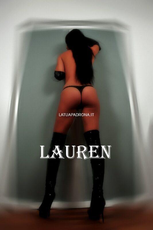 Padrona Lauren italiana