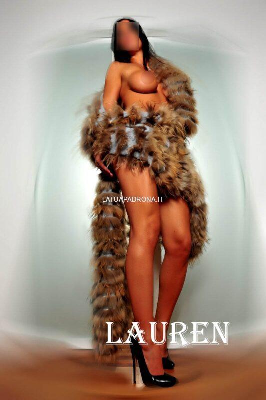 Padrona Lauren italiana